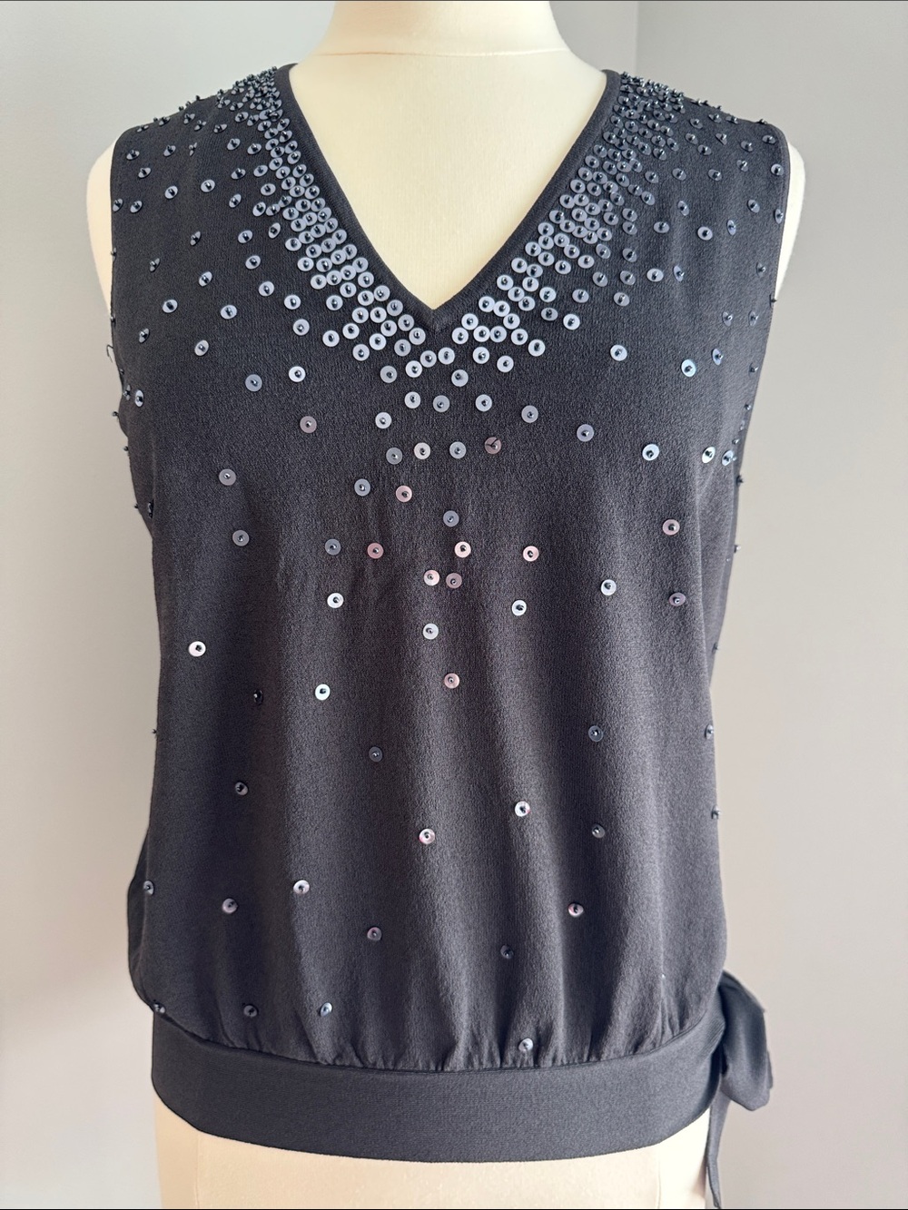Jones New York Sequin V Neck Tank - Charcoal, Size L